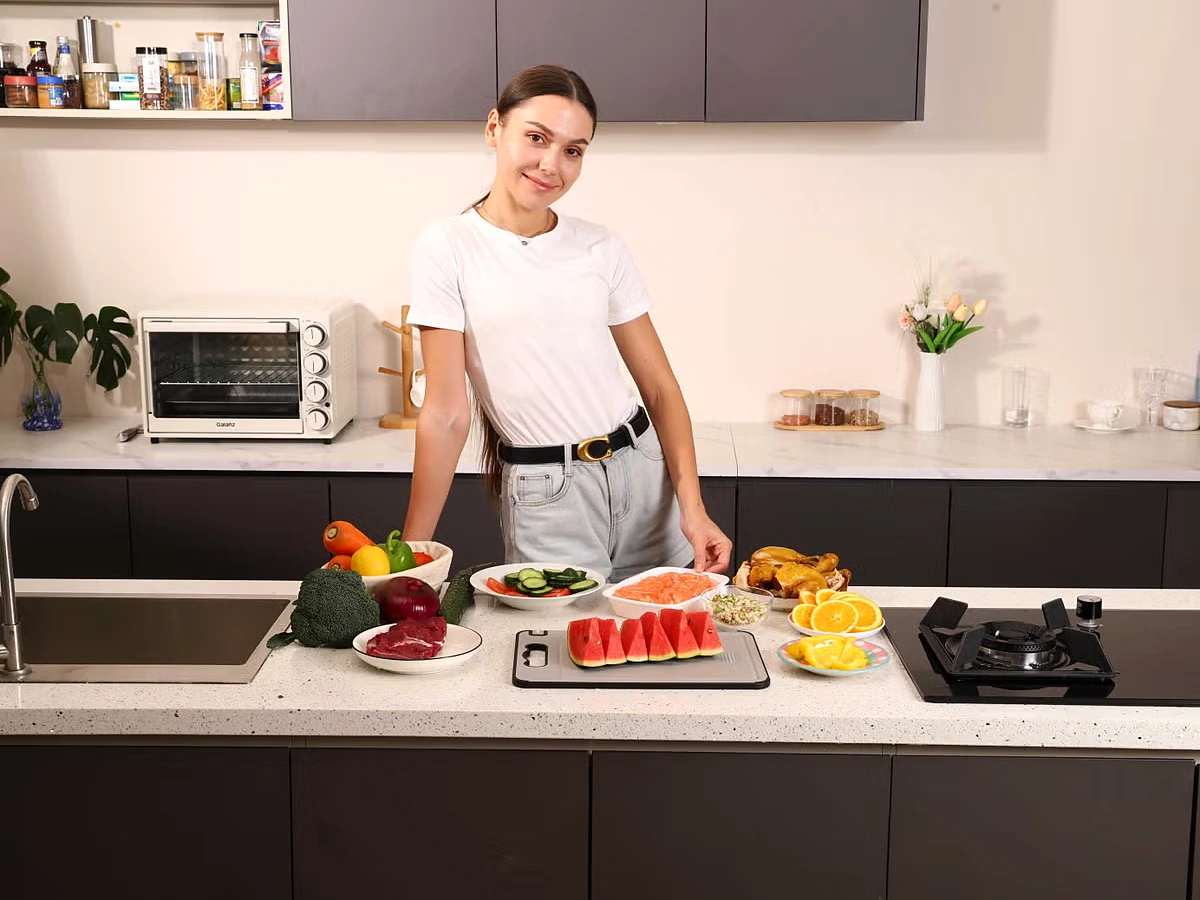 Tibo Cutting Board dual-sided design with juice groove